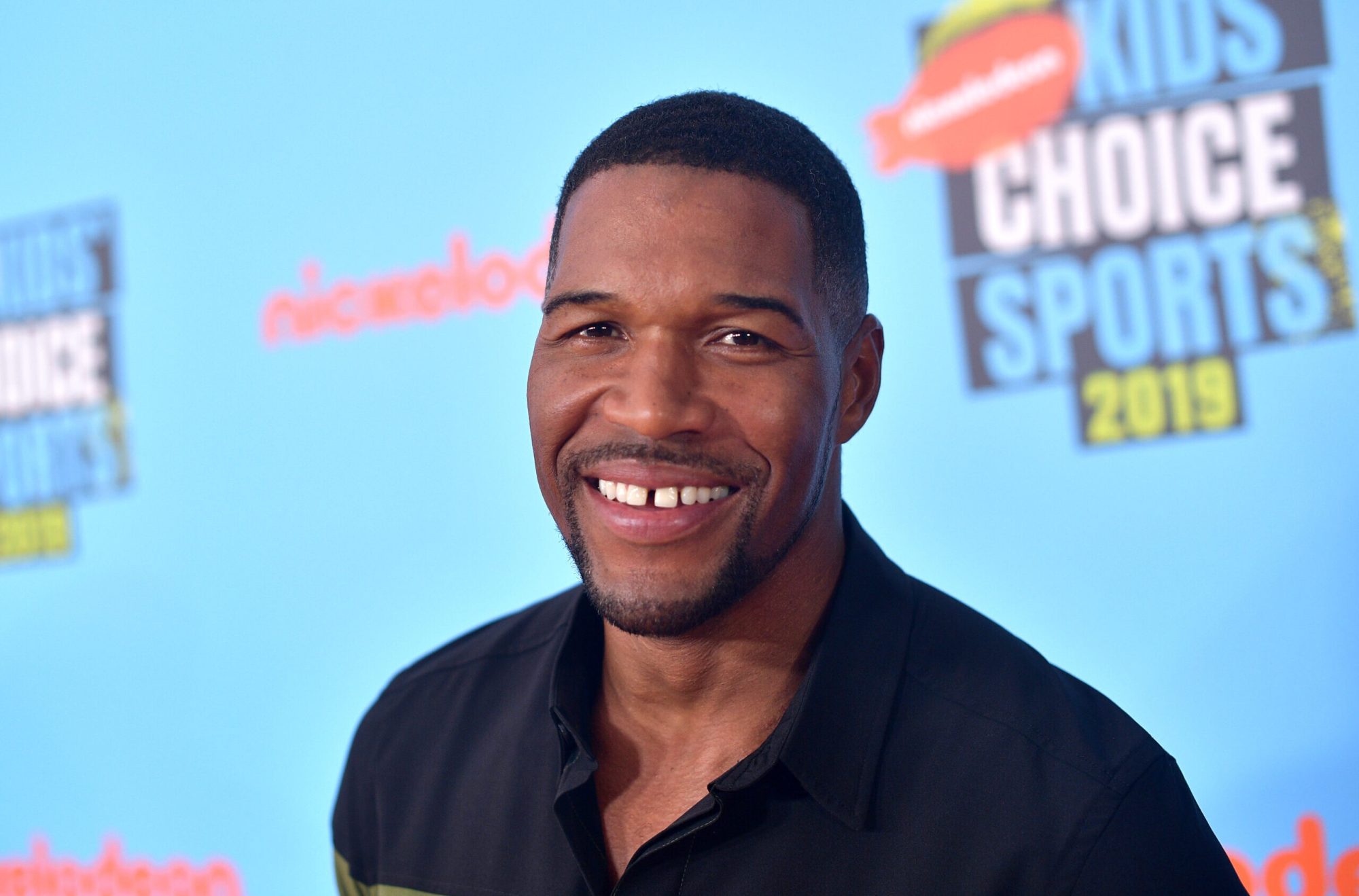 No Michael Strahan Isnt Gay Heres How The Rumors Started 