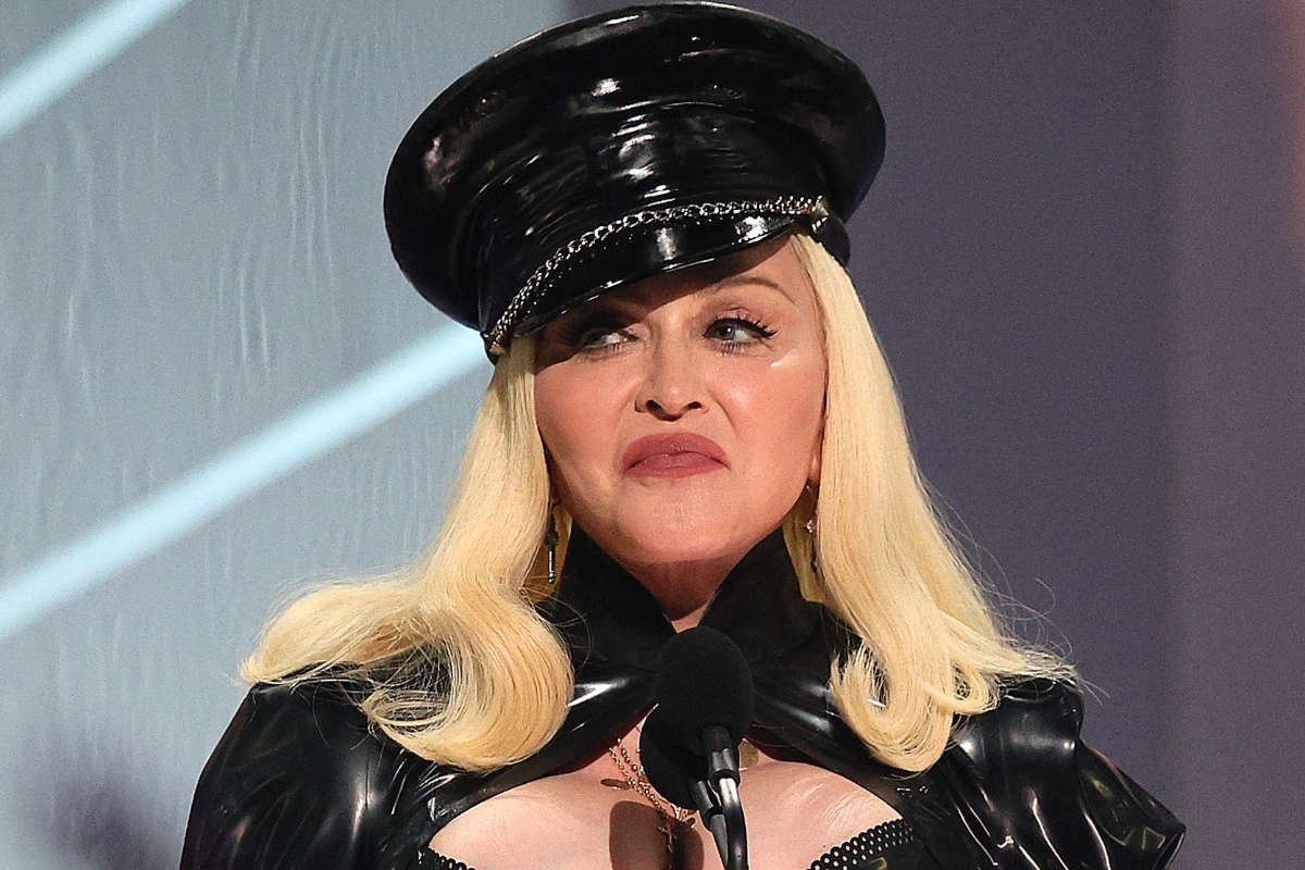 madonna-falls-off-chair-tumbles-backward-on-stage-during-seattle-concert
