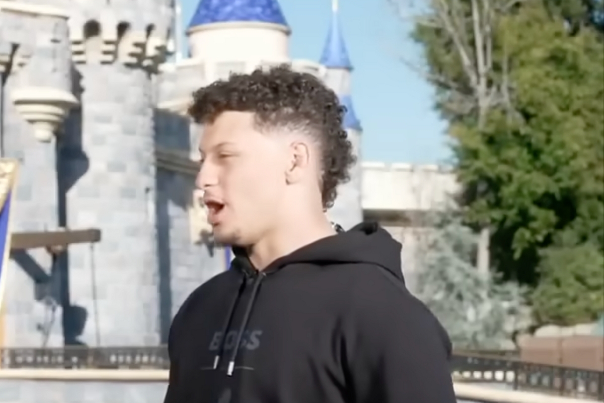 patrick-mahomes-celebrates-chiefs-super-bowl-victory-at-disneyland