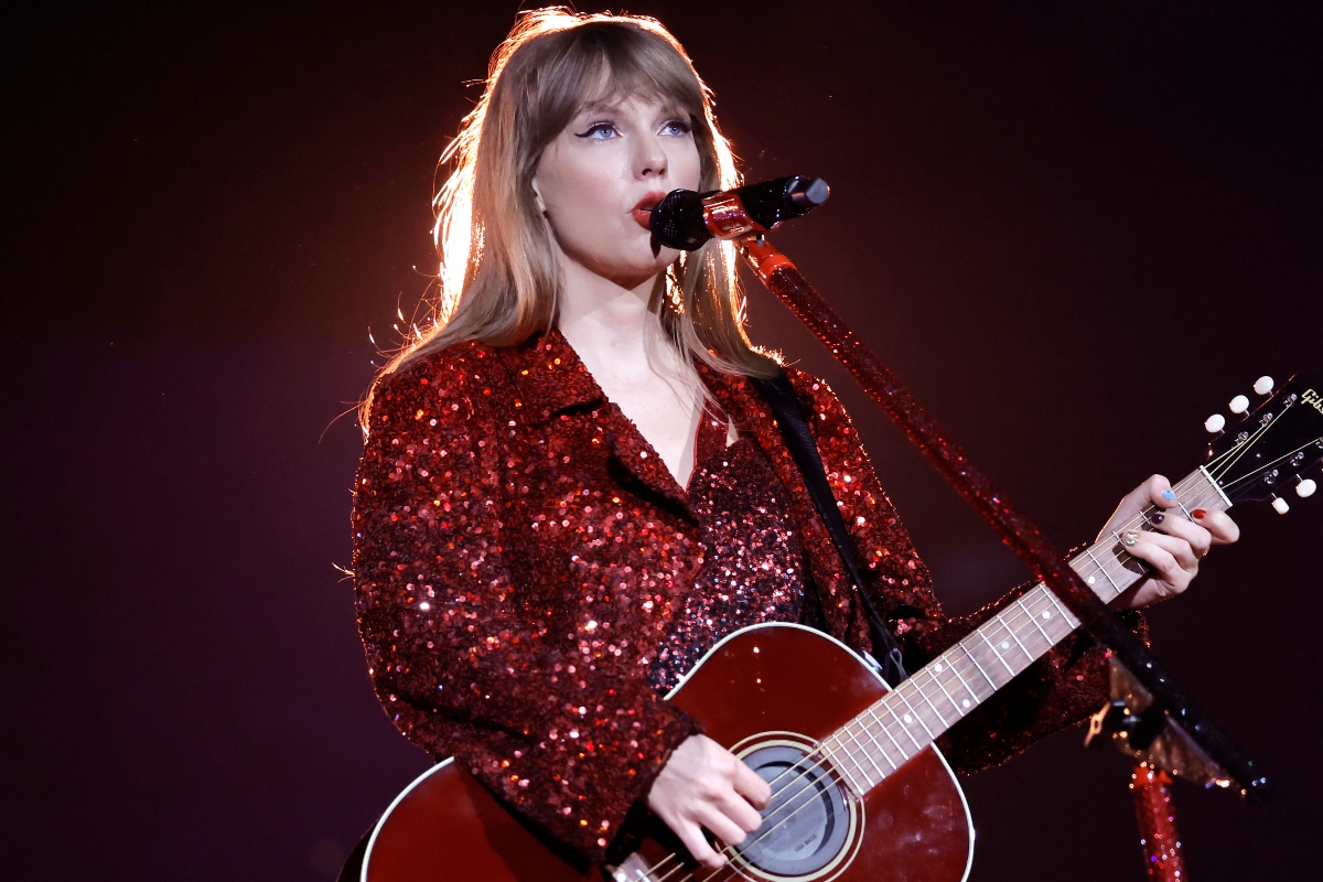 student-tracking-taylor-swifts-jet-posts-legal-letter-sent-to-singer