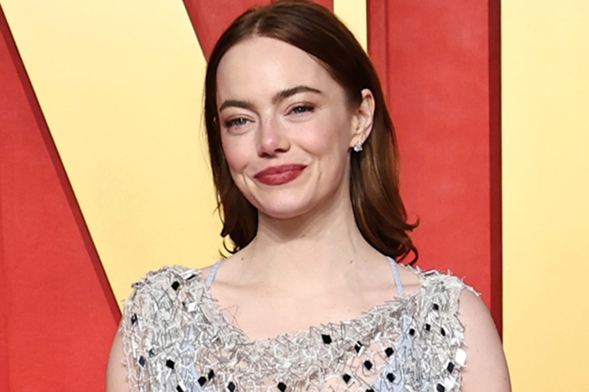 emma-stone-panics-as-she-misses-poor-things-award-at-oscars-in-relatable-video