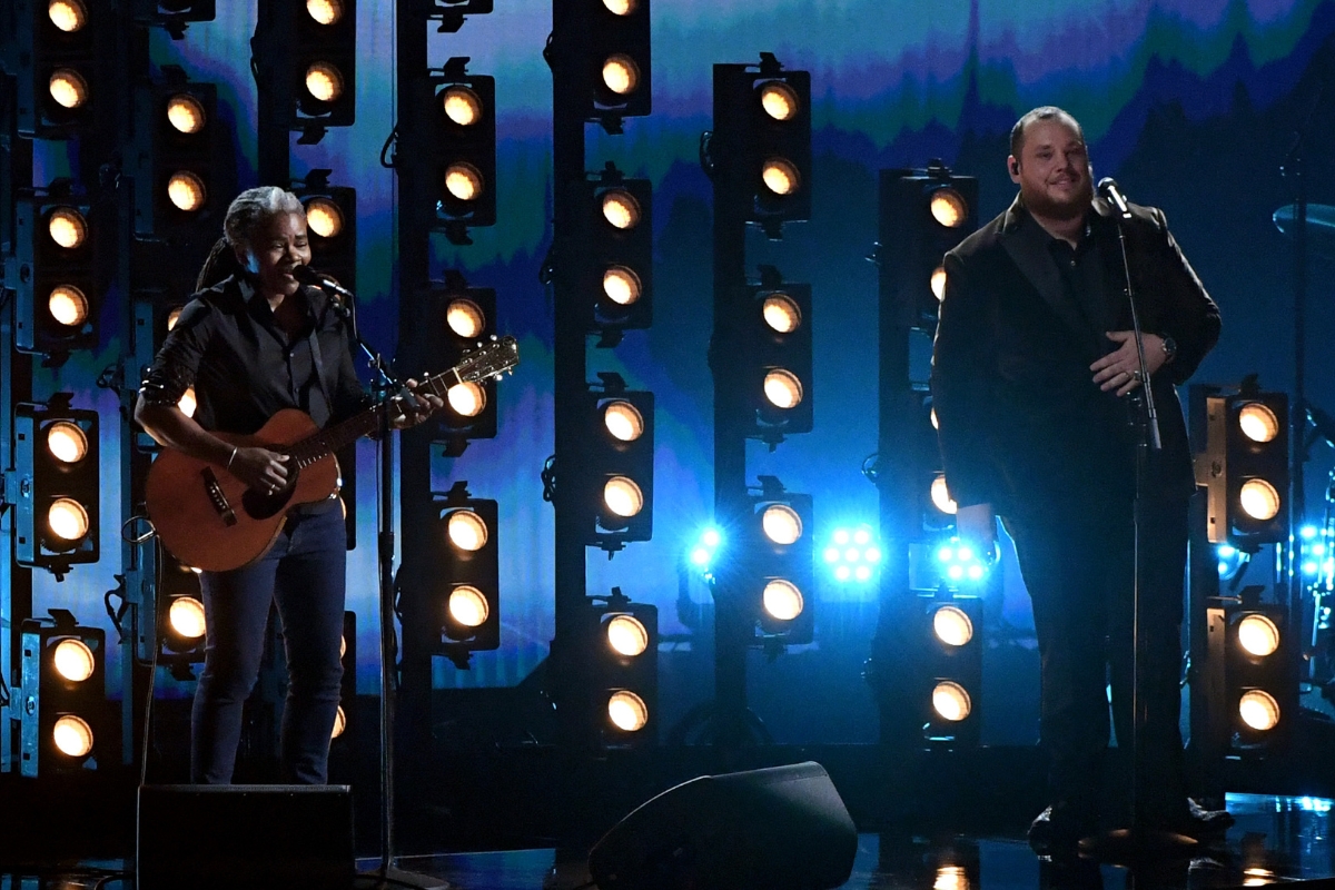 luke-combs-talks-phone-call-with-tracy-chapman-before-grammys-performance