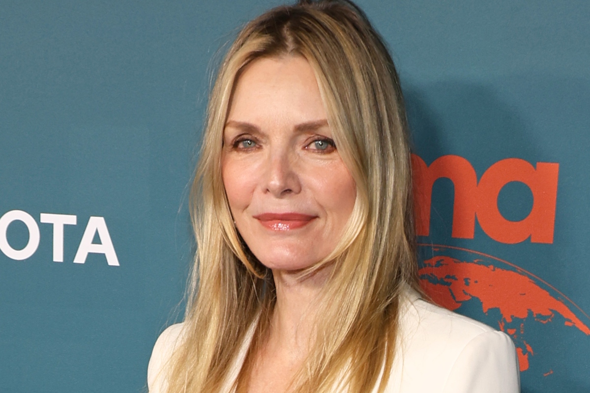 michelle-pfeiffer-cancels-scarface-reunion-at-2024-oscars-due-to-family-emergency