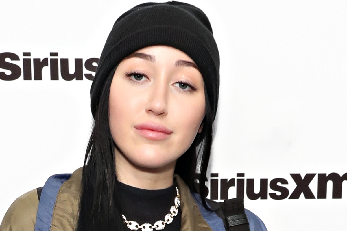 Noah Cyrus Slammed for 'Liking' Liam Hemsworth's Thirst Trap