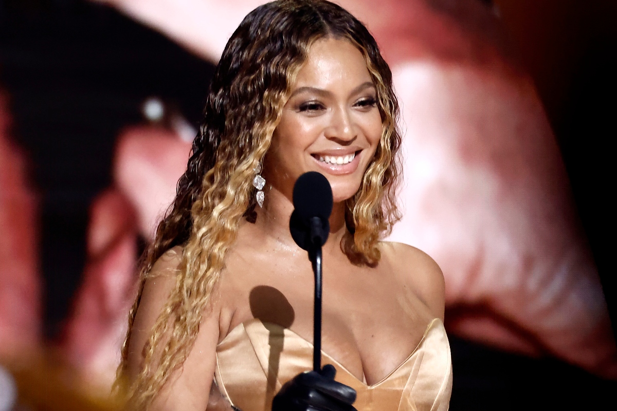 beyonces-mother-claims-star-was-bullied-as-a-child-she-was-very-shy