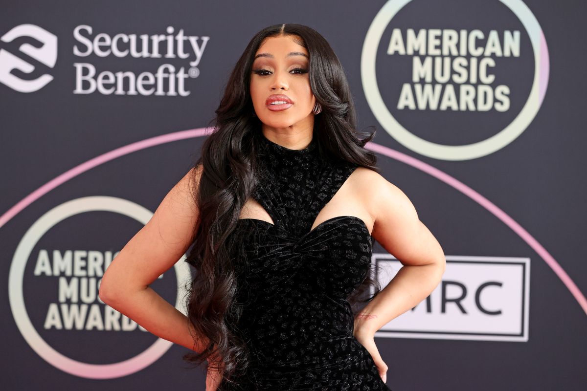cardi-b-reacts-to-critics-calling-her-fat-by-eating-giant-stack-of-pancakes-im-so-sad