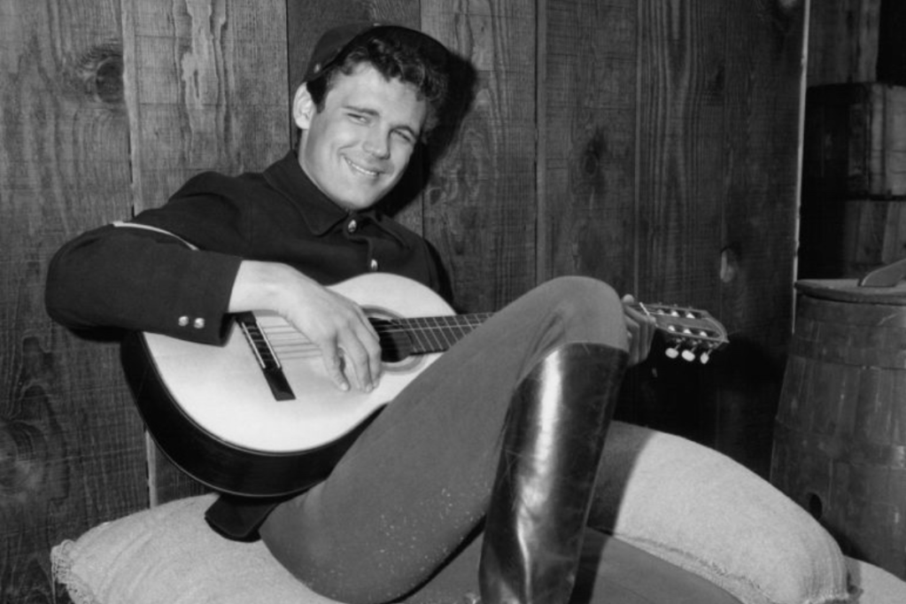 duane-eddy-rock-n-roll-pioneer-and-grammy-winning-guitarist-dead-at-86