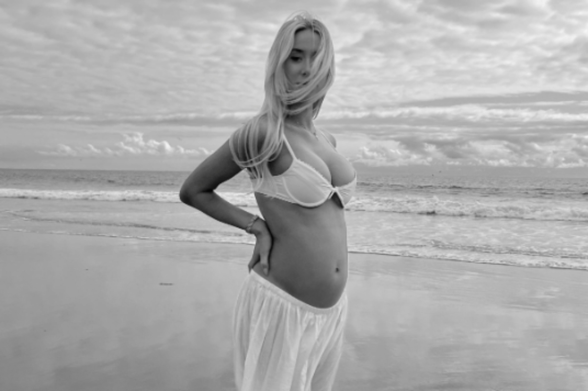 hayden-hopkins-speaks-out-amid-claim-shes-pregnant-with-70-year-old-raiders-owners-baby