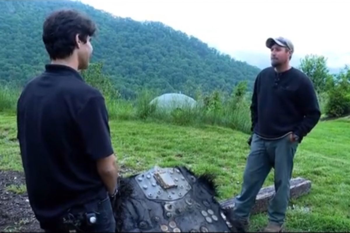 man-stumbles-upon-huge-mysterious-object-possibly-from-outer-space-on-north-carolina-trail