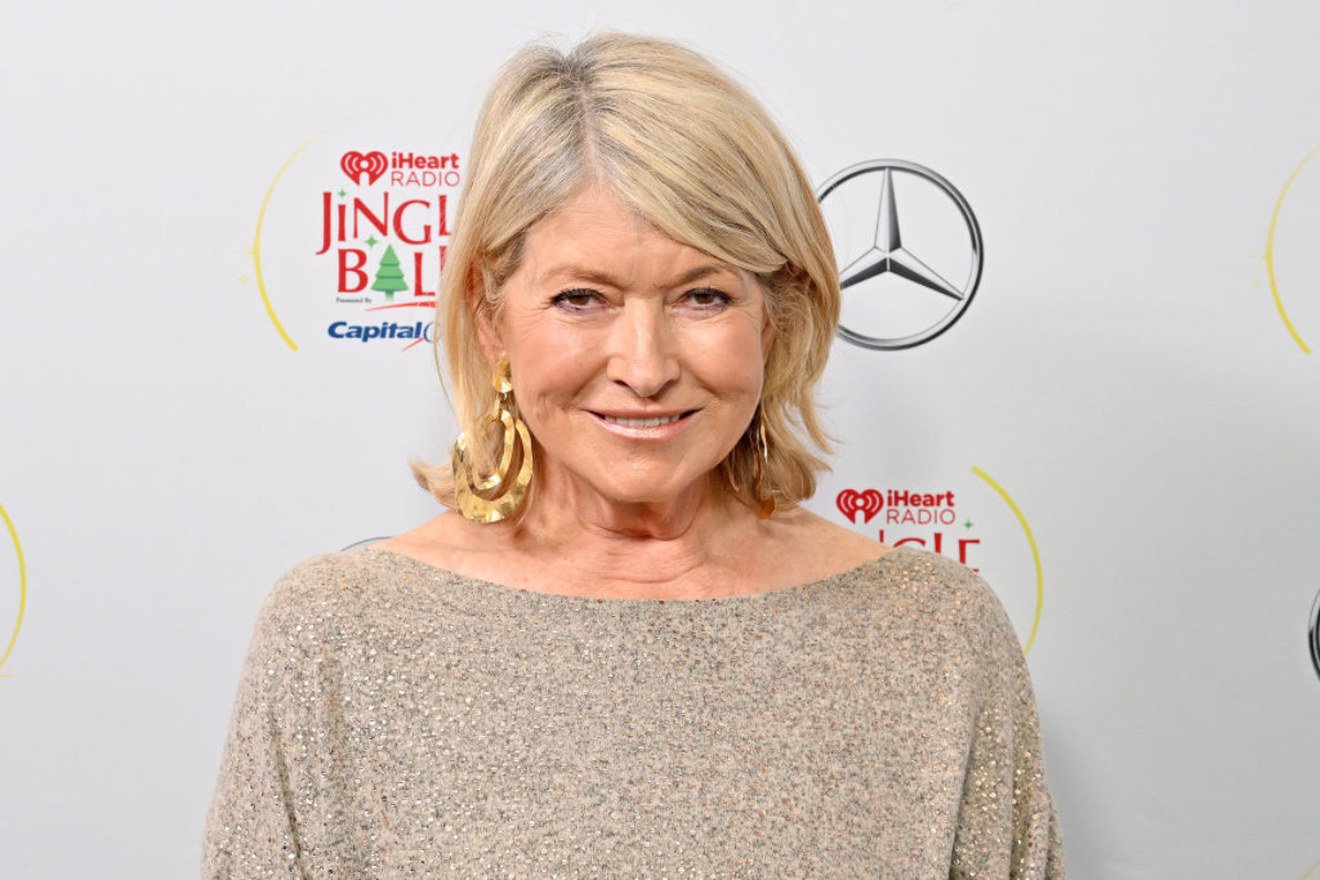 martha-stewart-poses-for-si-swimsuits-60th-anniversary-edition-alongside-tyra-banks-and-more