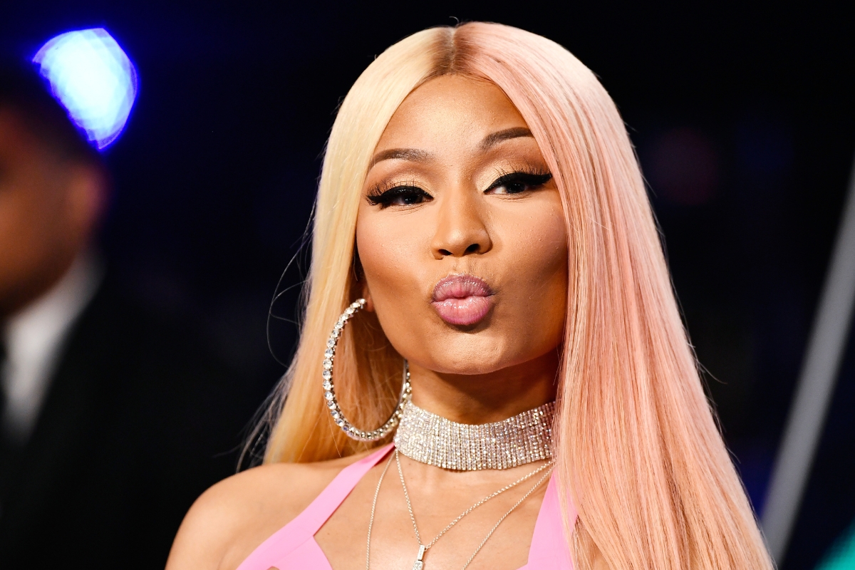 nicki-minaj-films-herself-getting-arrested-in-amsterdam-for-carrying-drugs