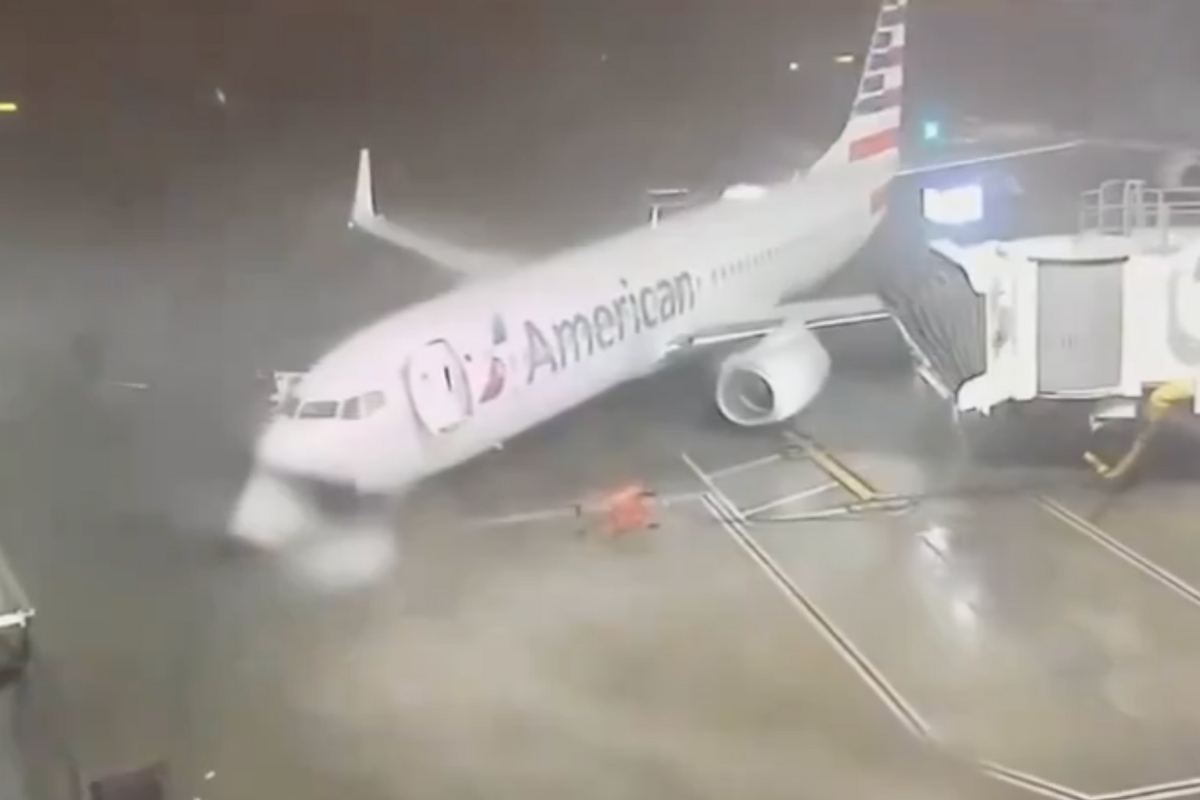 strong-winds-push-american-airlines-airplane-away-from-gate-at-dfw-airport-in-wild-video