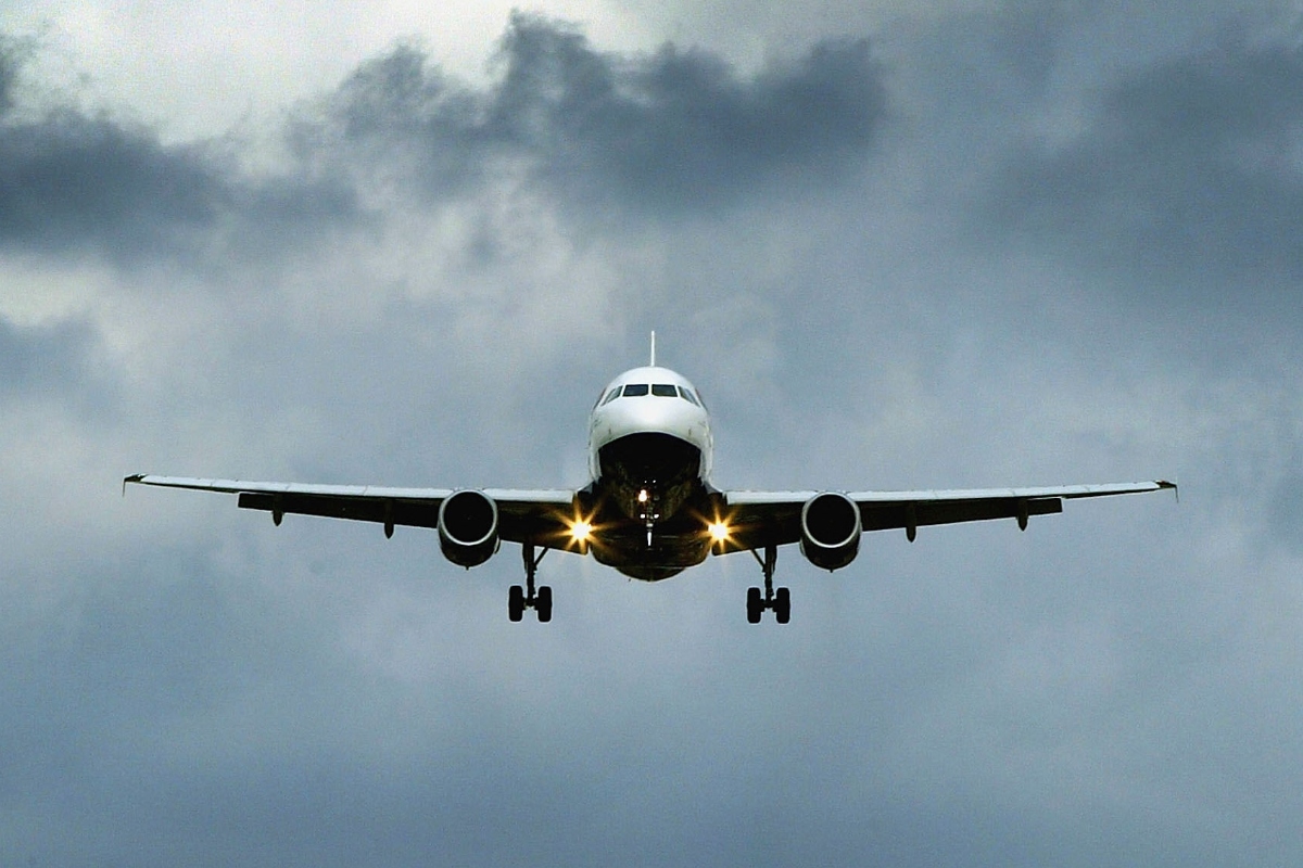 13-passengers-injured-as-boeing-plane-drops-25000-feet-due-to-error