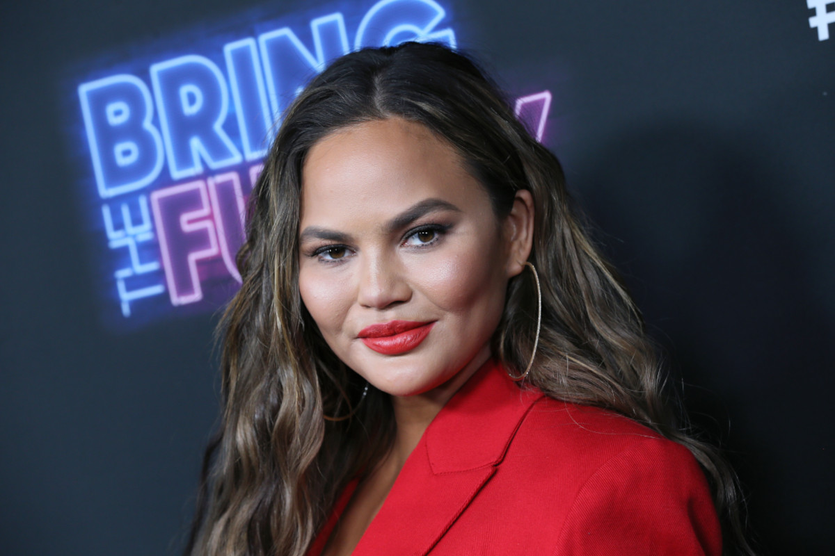 chrissy-teigen-speaks-out-after-video-of-her-in-dirty-bathwater-leaves-fans-disgusted