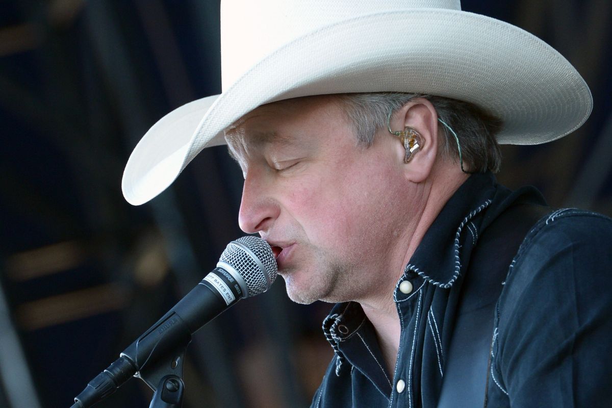 country-music-legend-mark-chesnutt-hospitalized-undergoes-emergency-surgery