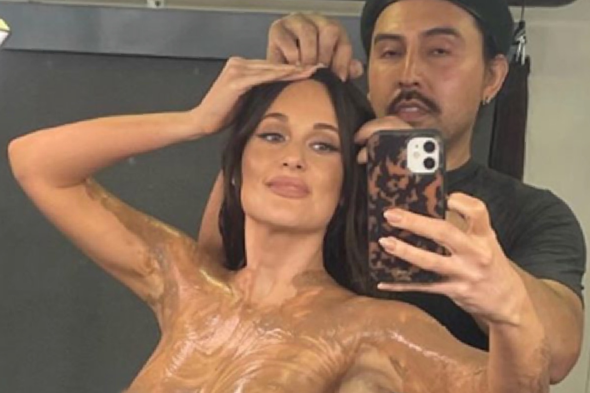 kacey-musgraves-bares-all-wearing-mud-nothing-else-in-wild-photo