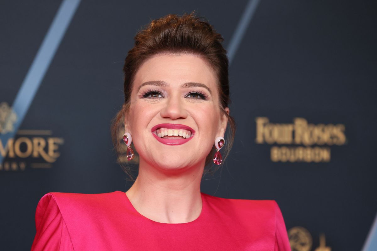 kelly-clarkson-speaks-out-about-replacing-katy-perry-on-american-idol