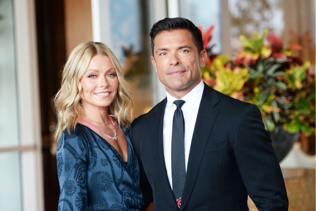 kelly-ripa-admits-she-had-performance-anxiety-in-the-bathroom-backstage-at-live-set