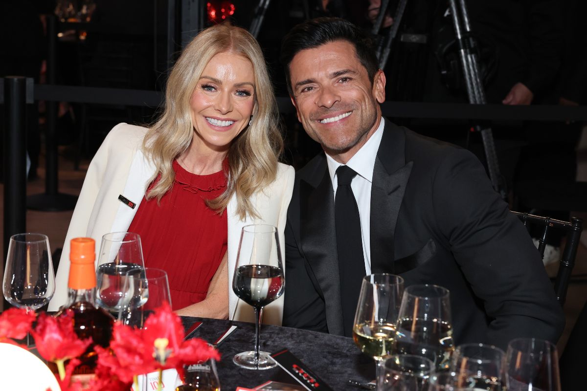 kelly-ripa-and-mark-consuelos-admit-their-parents-hated-that-they-eloped