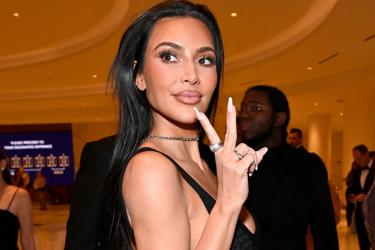 kim-kardashian-stuns-in-black-cut-out-bikini-with-gold-jewelry