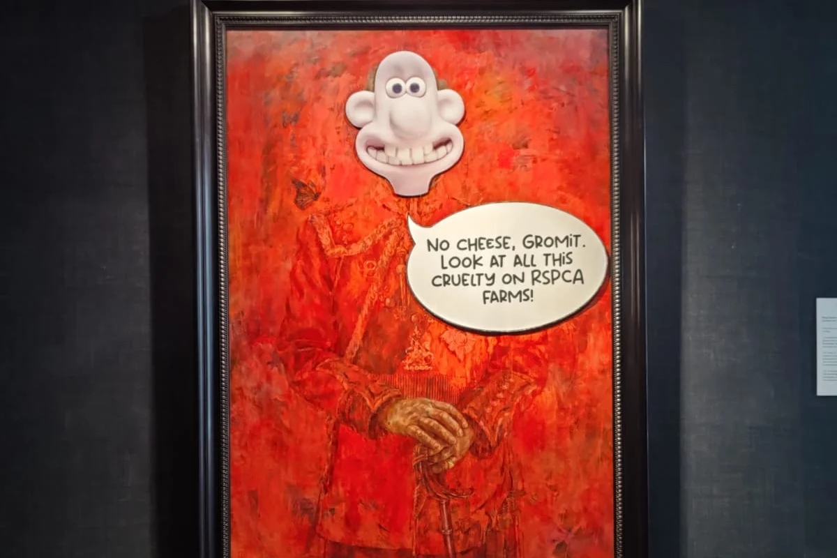 king-charles-controversial-red-portrait-vandalized-with-wallace-and-gromit-cartoon