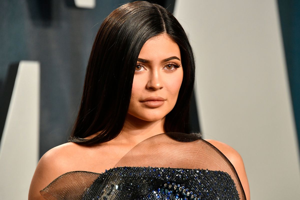 Kylie Jenner Breaks Down Crying After Fans Poke Fun at Her Looks