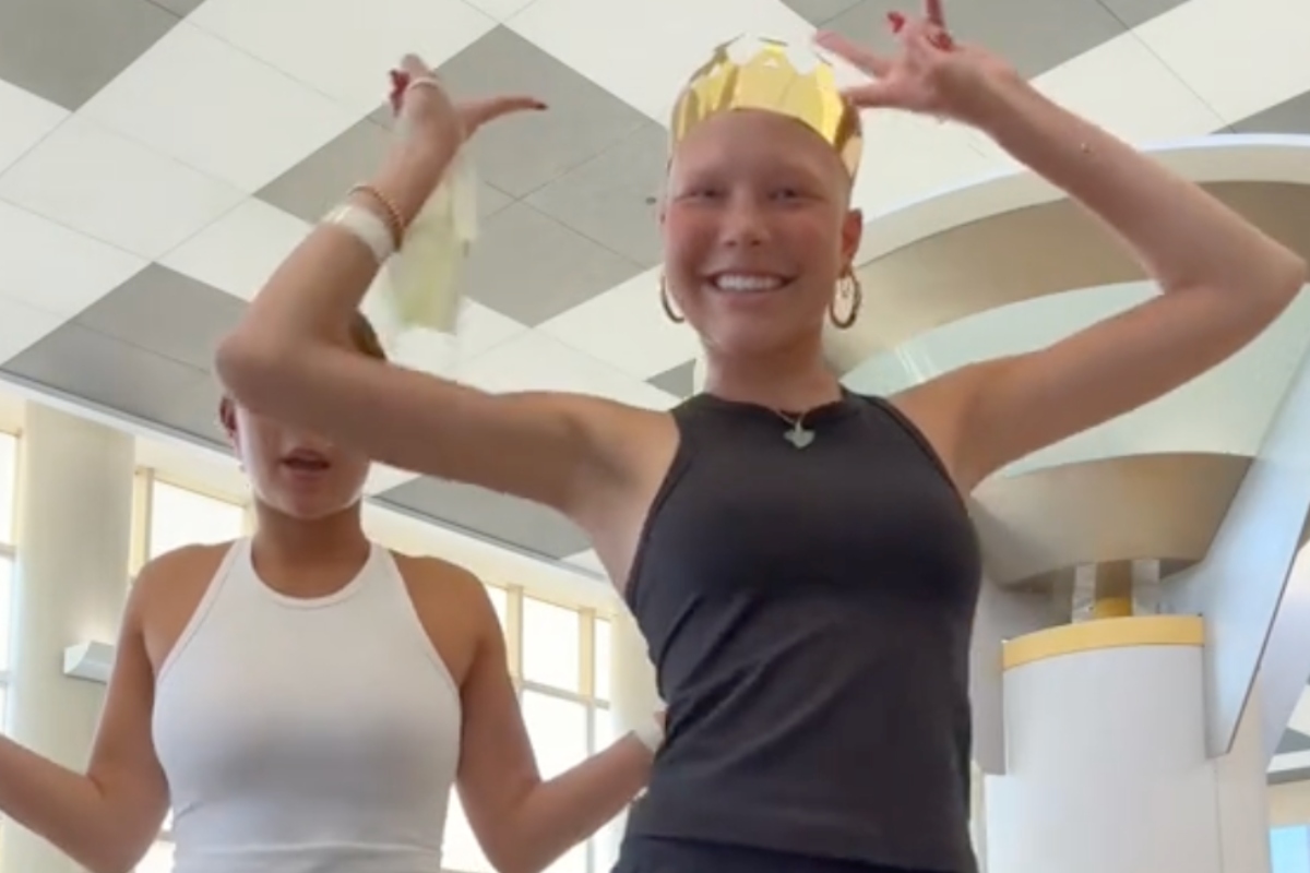 michael-strahans-teen-daughter-isabella-celebrates-final-round-of-chemotherapy-in-brain-cancer-battle