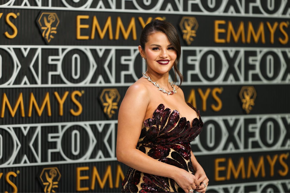 selena-gomez-admits-she-chooses-friends-carefully-because-girls-are-mean