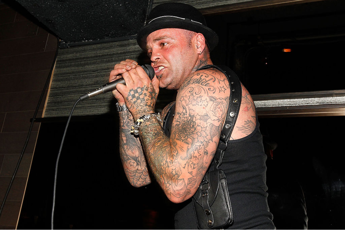 shifty-shellshock-singer-of-90s-hit-butterfly-and-crazy-town-front-man-dies-at-49