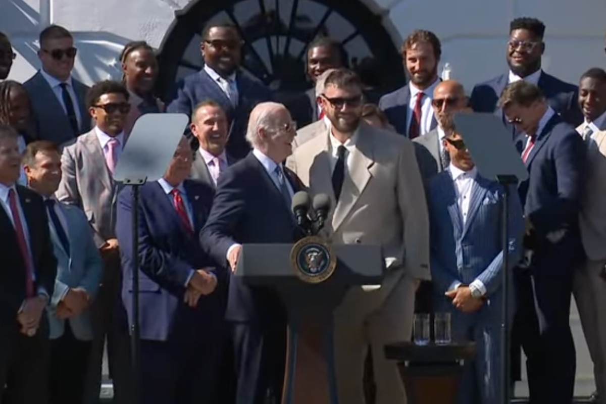 travis-kelce-jokes-hes-going-to-get-tased-at-white-house-podium-during-chiefs-visit