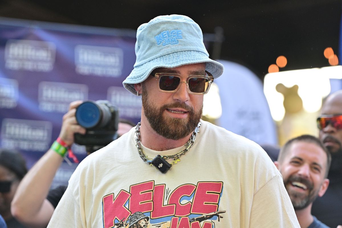 travis-kelce-reveals-how-he-stays-grounded-amid-taylor-swift-romance-living-the-dream