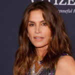 58-year-old-cindy-crawford-rocks-same-leather-jacket-she-wore-at-age-20