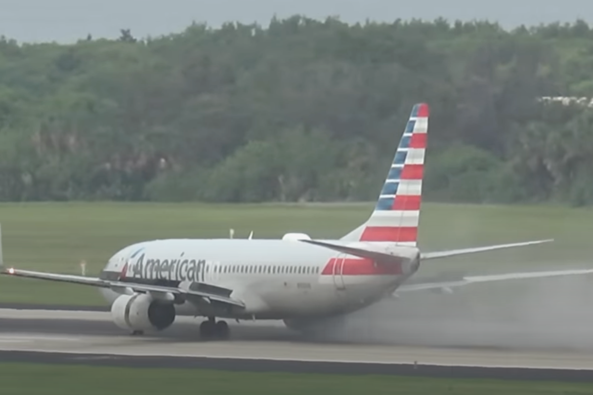 american-airlines-flight-aborts-take-off-after-major-tire-issue-occurs-on-runway