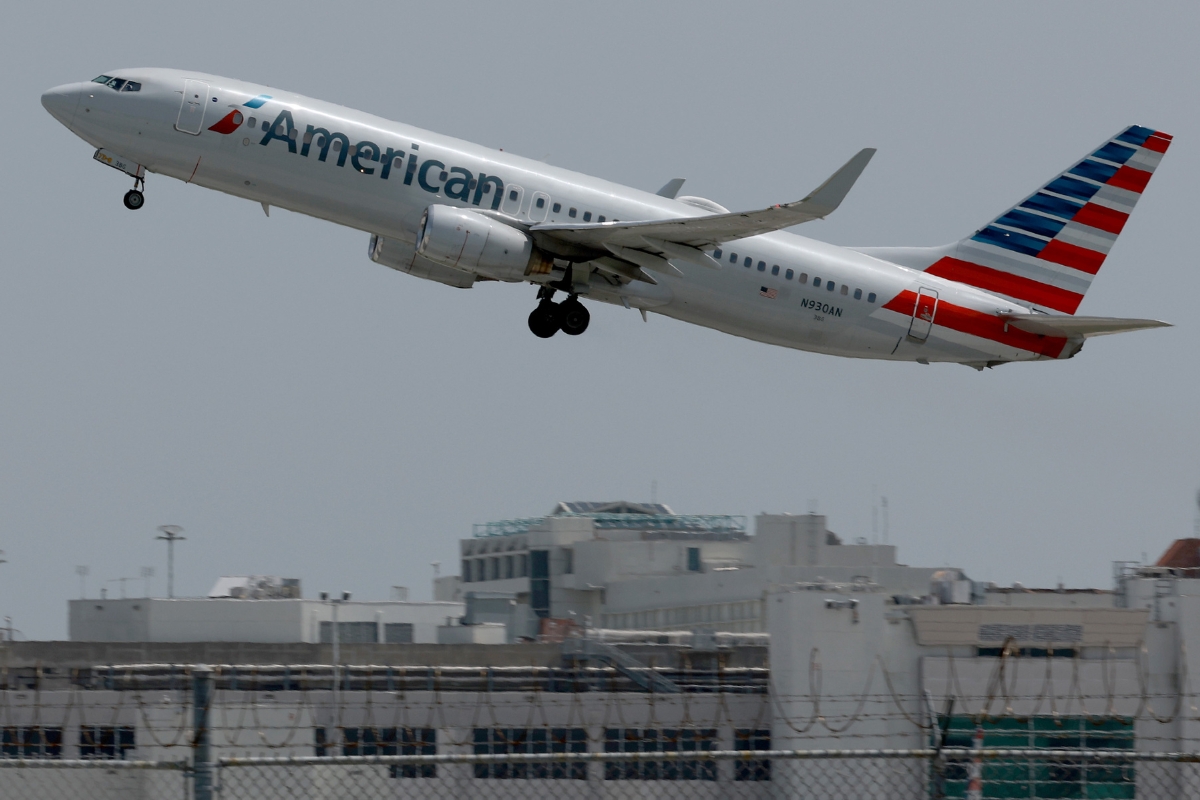 american-airlines-flight-makes-emergency-landing-after-passenger-exposes-himself-urinates