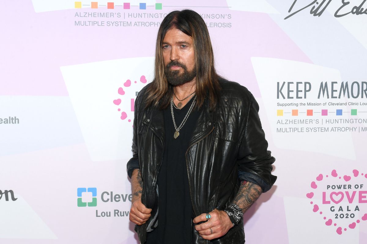 billy-ray-cyrus-posts-cryptic-message-amid-messy-firerose-divorce