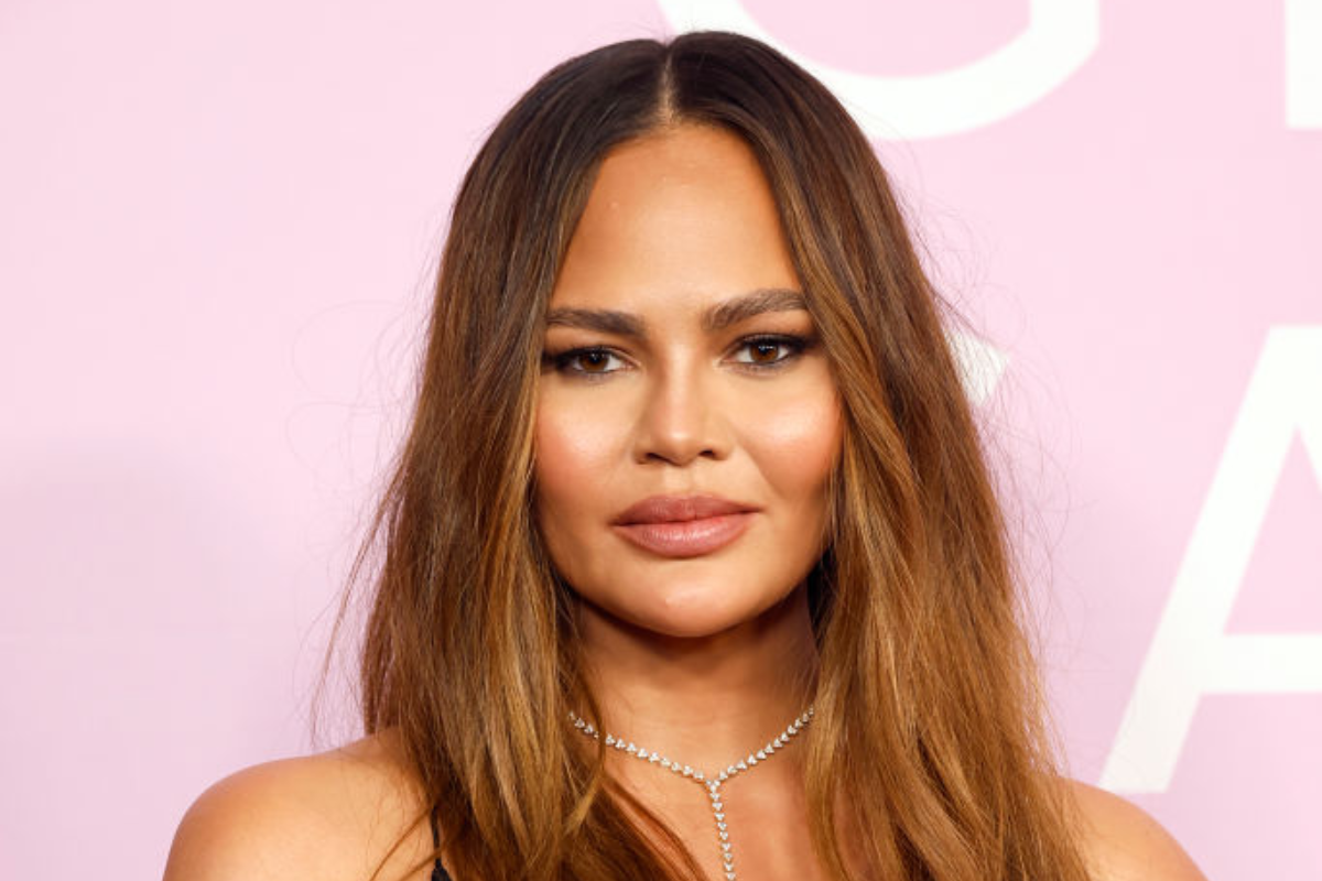 chrissy-teigen-claps-back-at-trolls-mocking-her-pantsless-olympic-opening-ceremony-outfit