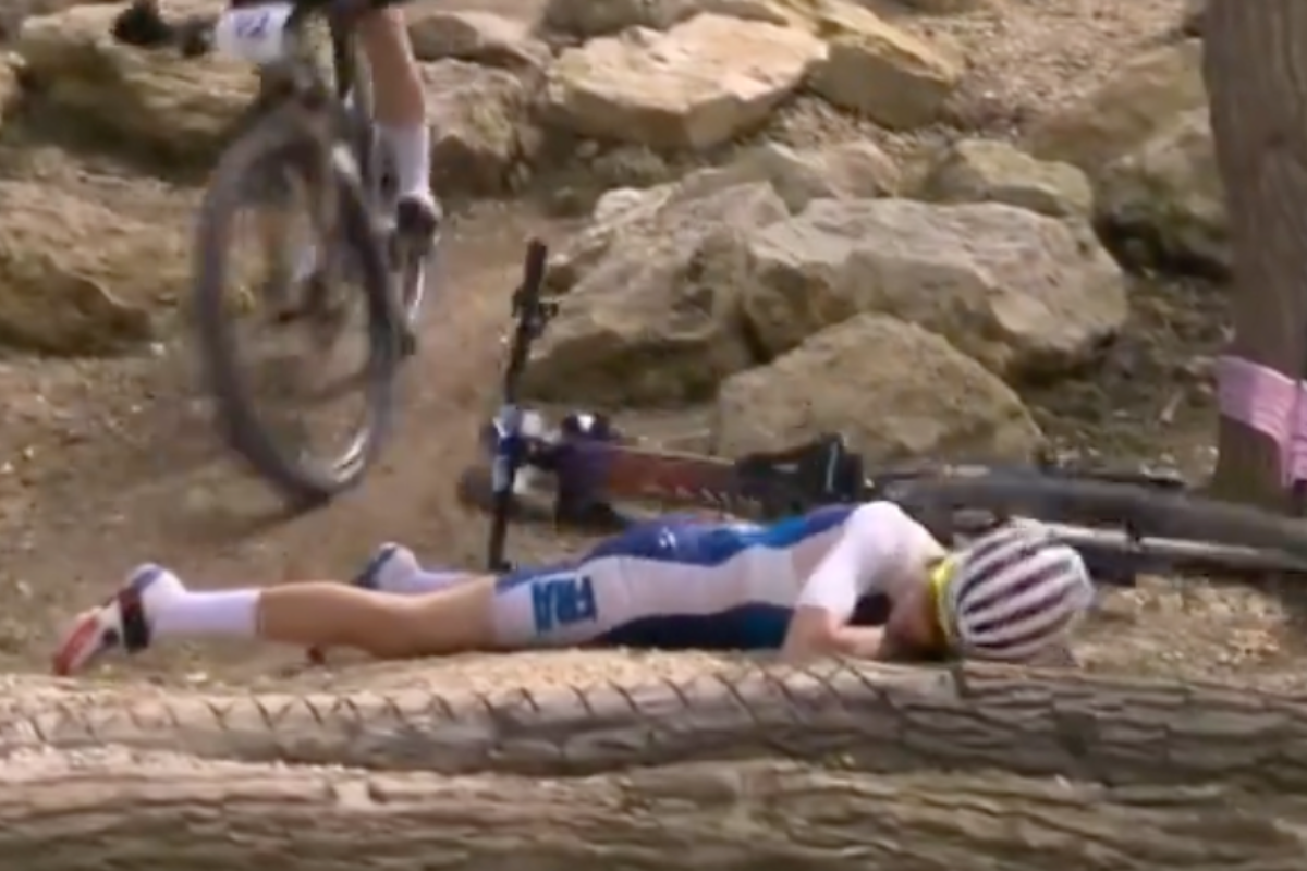 cyclist-flies-over-handle-bars-during-olympic-mountain-bike-event-in-wild-video