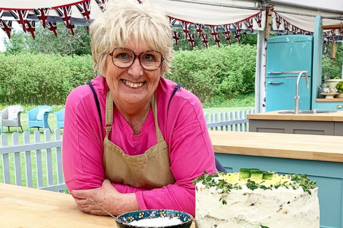 great-british-baking-show-star-dawn-hollyoak-dies-at-61