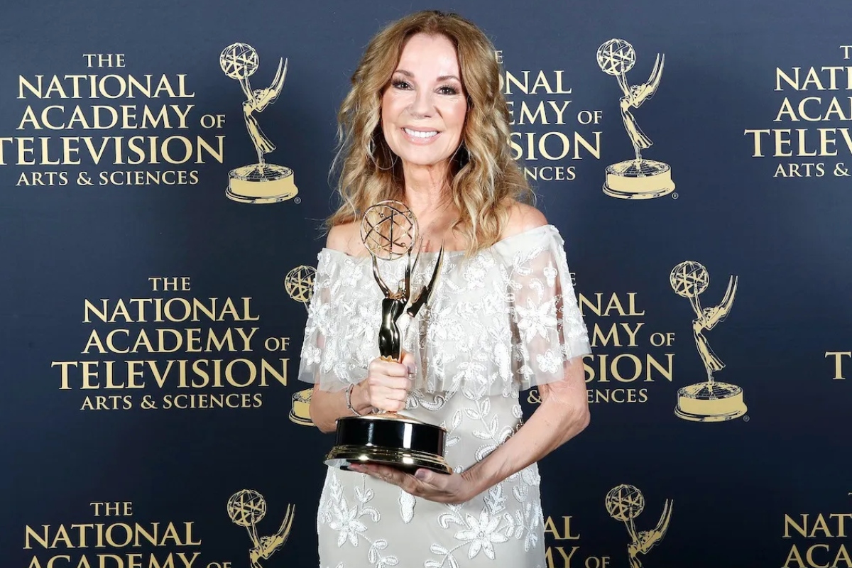 kathie-lee-gifford-hospitalized-with-fractured-pelvis-after-bad-fall