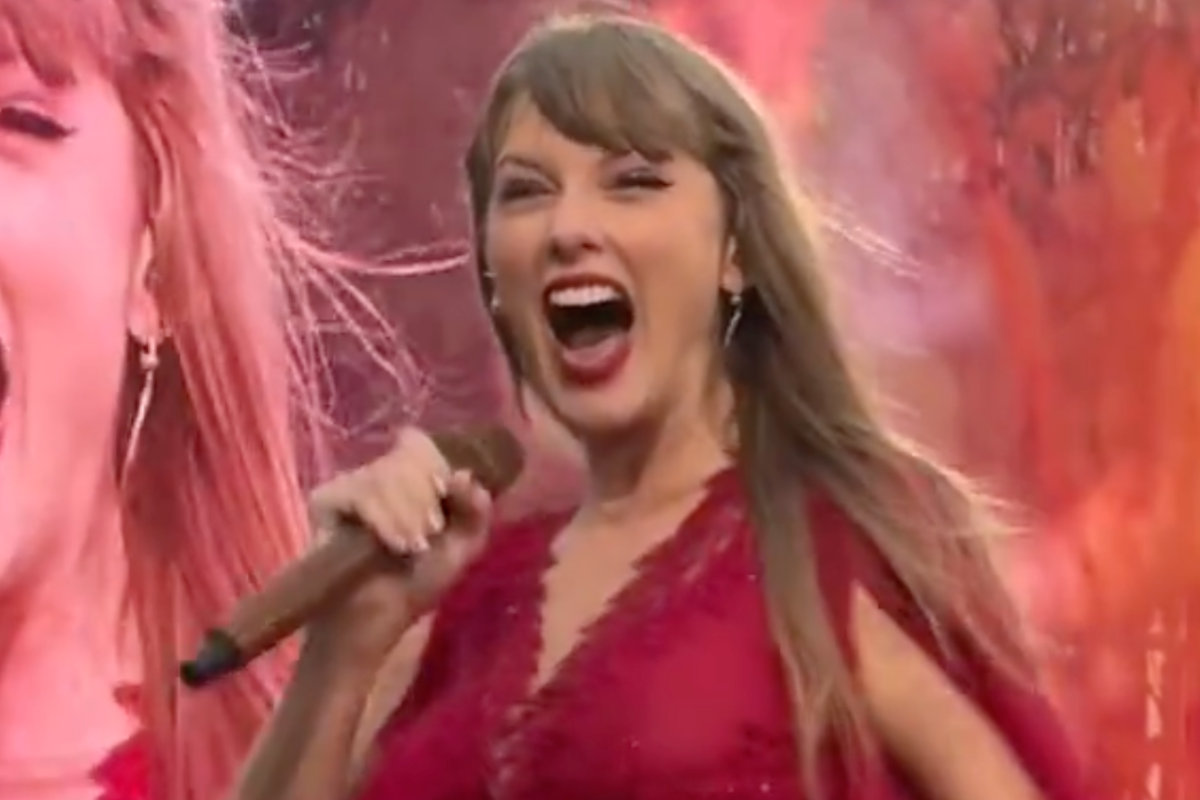 watch-taylor-swifts-adorable-reaction-to-surprise-from-travis-kelce-at-eras-tour