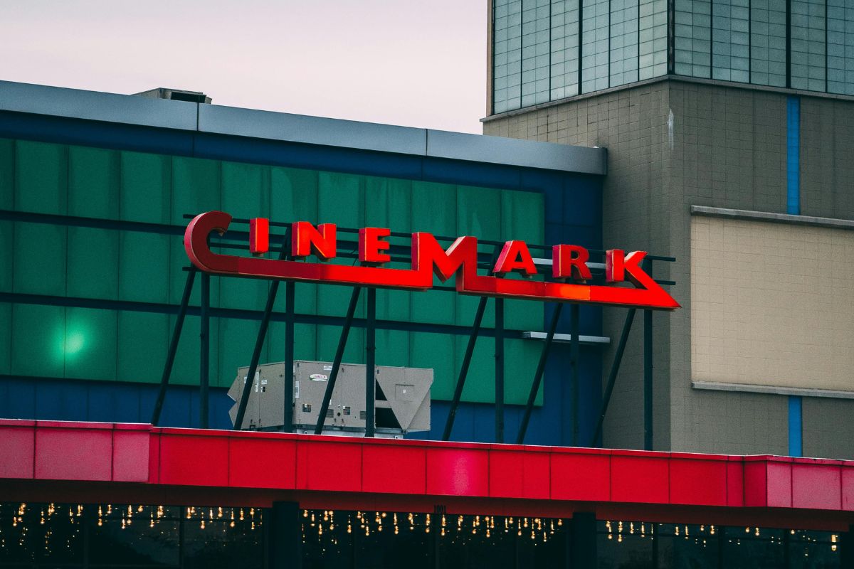 woman-attacks-mother-at-movie-theater-after-son-accidentally-sits-in-wrong-seat