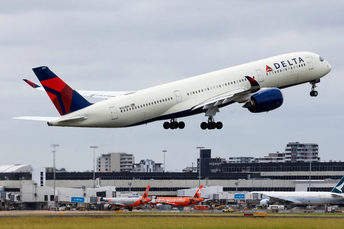 2-dead-1-injured-after-delta-plane-tire-explodes-at-atlanta-airport