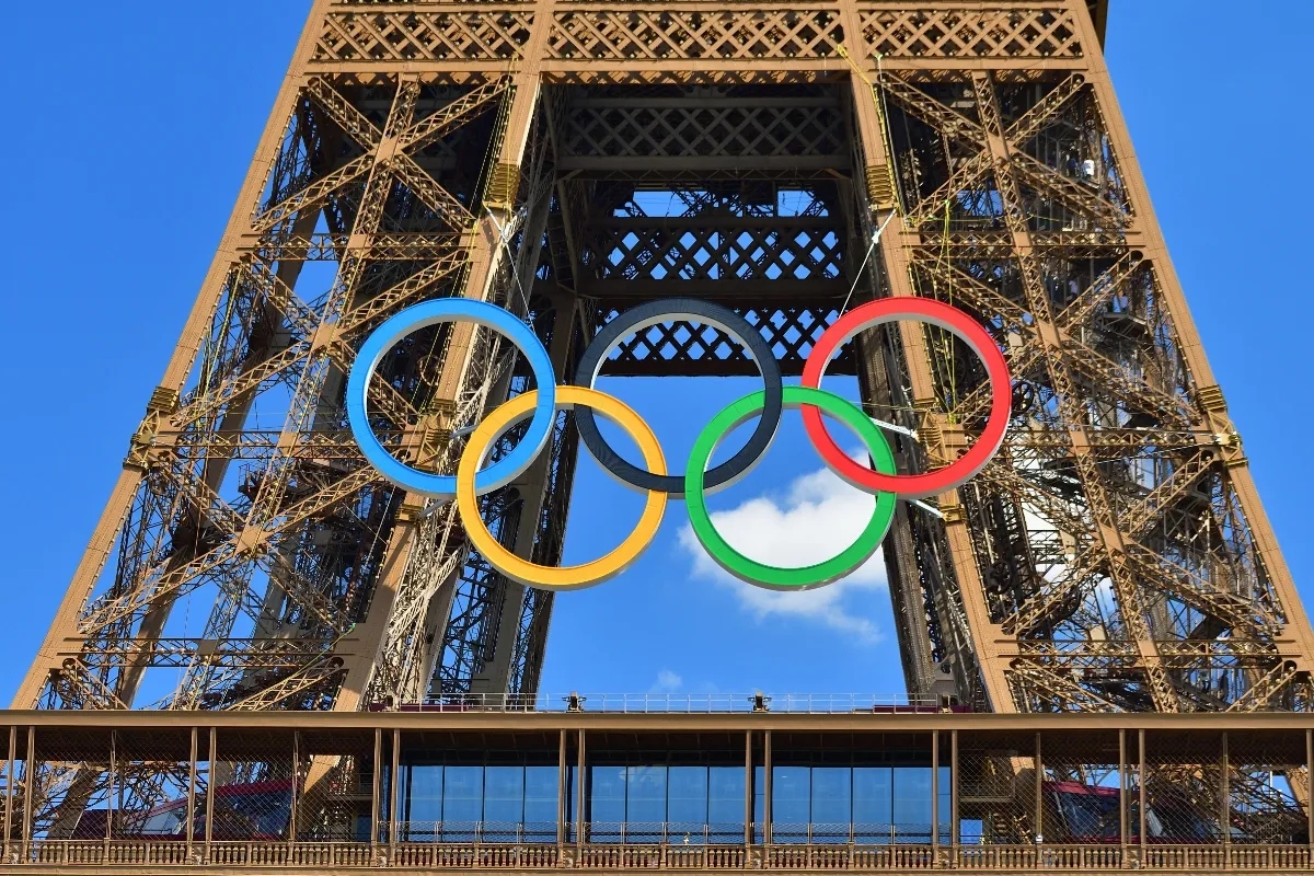 man-spotted-climbing-eiffel-tower-prompting-evacuation-hours-before-olympics-closing-ceremony