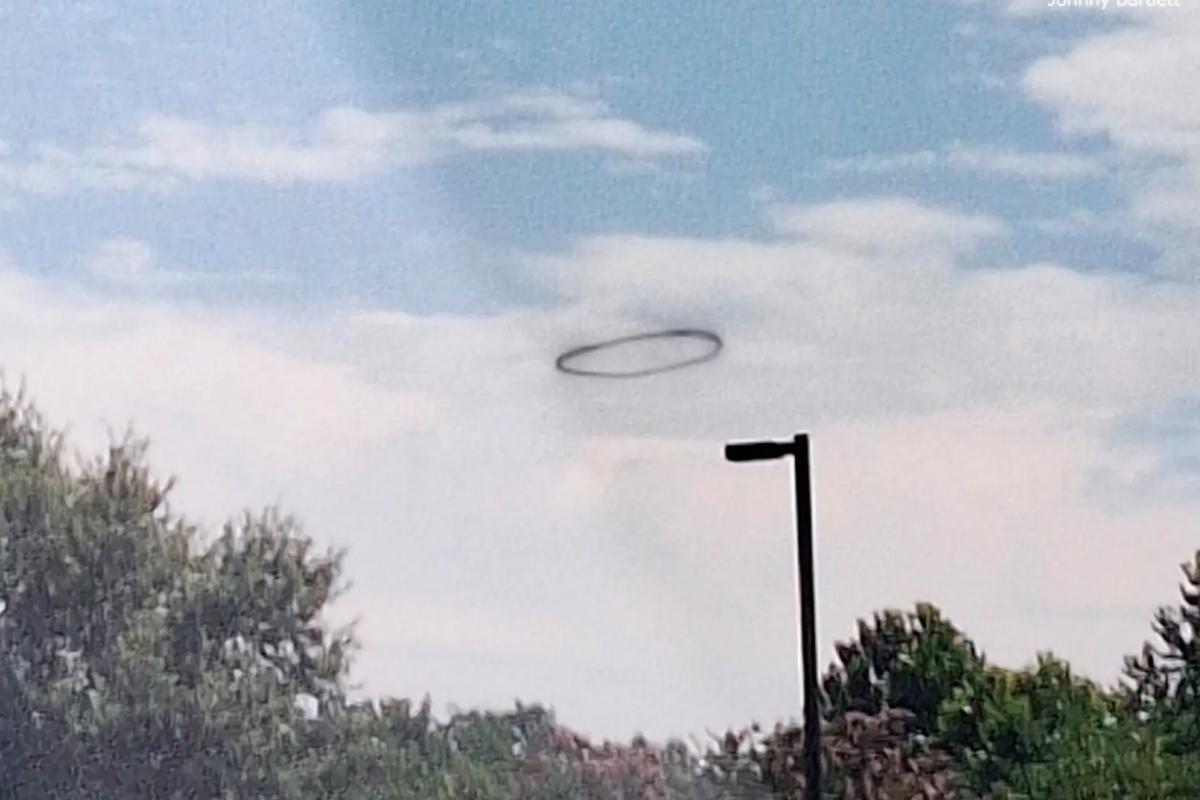 mysterious-black-ring-appears-in-sky-above-virginia-freaks-out-locals