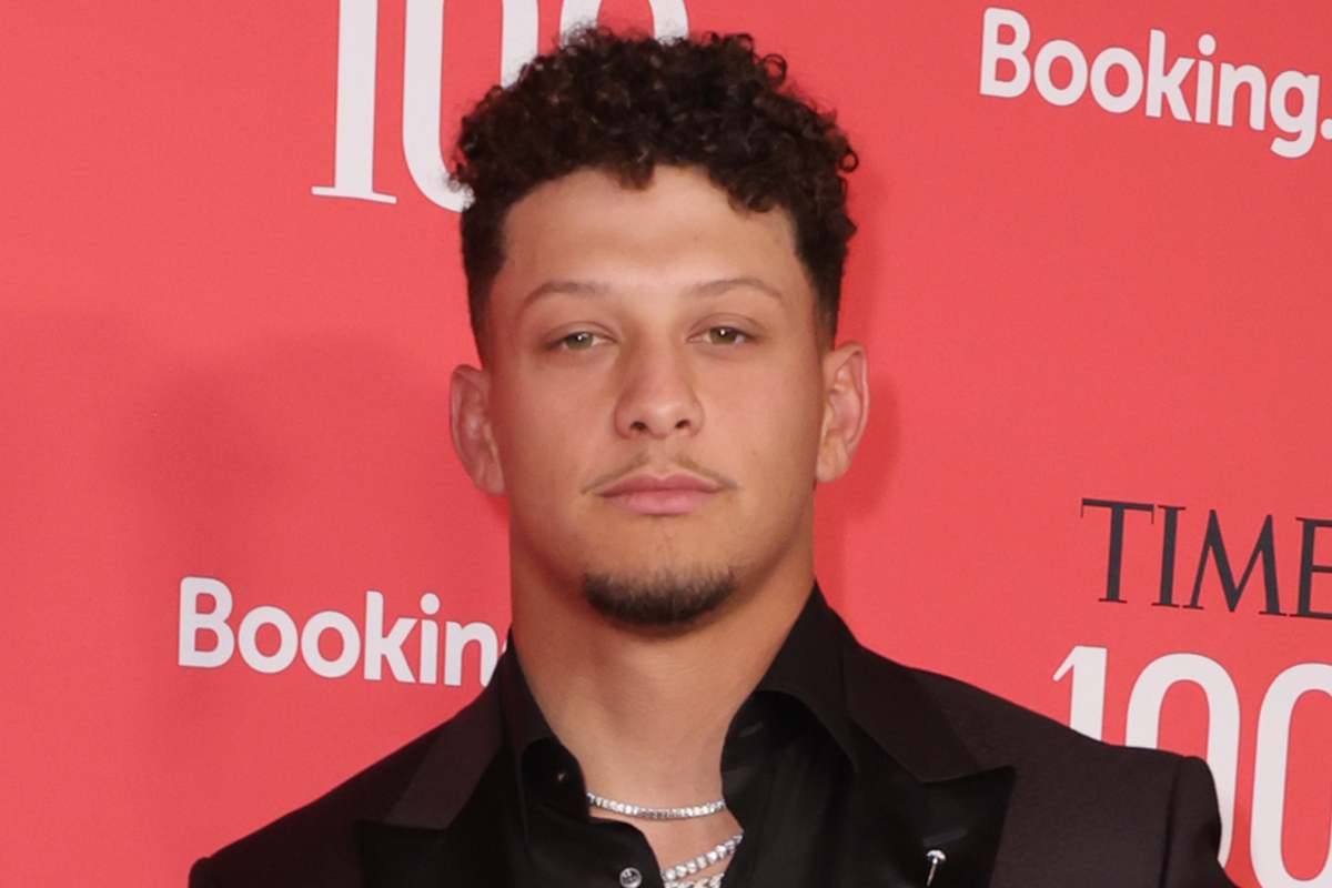 patrick-mahomes-says-taylor-swift-is-behind-travis-kelces-new-wild-look