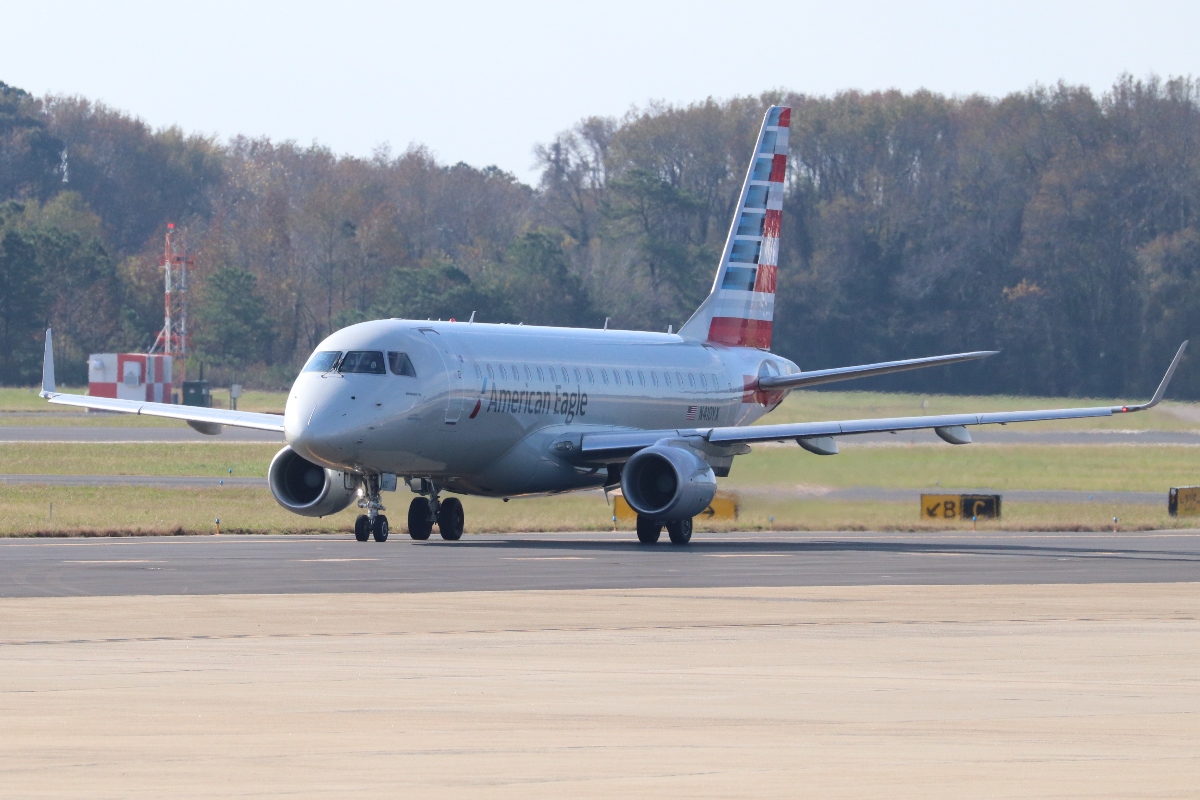 plane-diverted-away-from-planned-destination-due-to-cracked-windshield