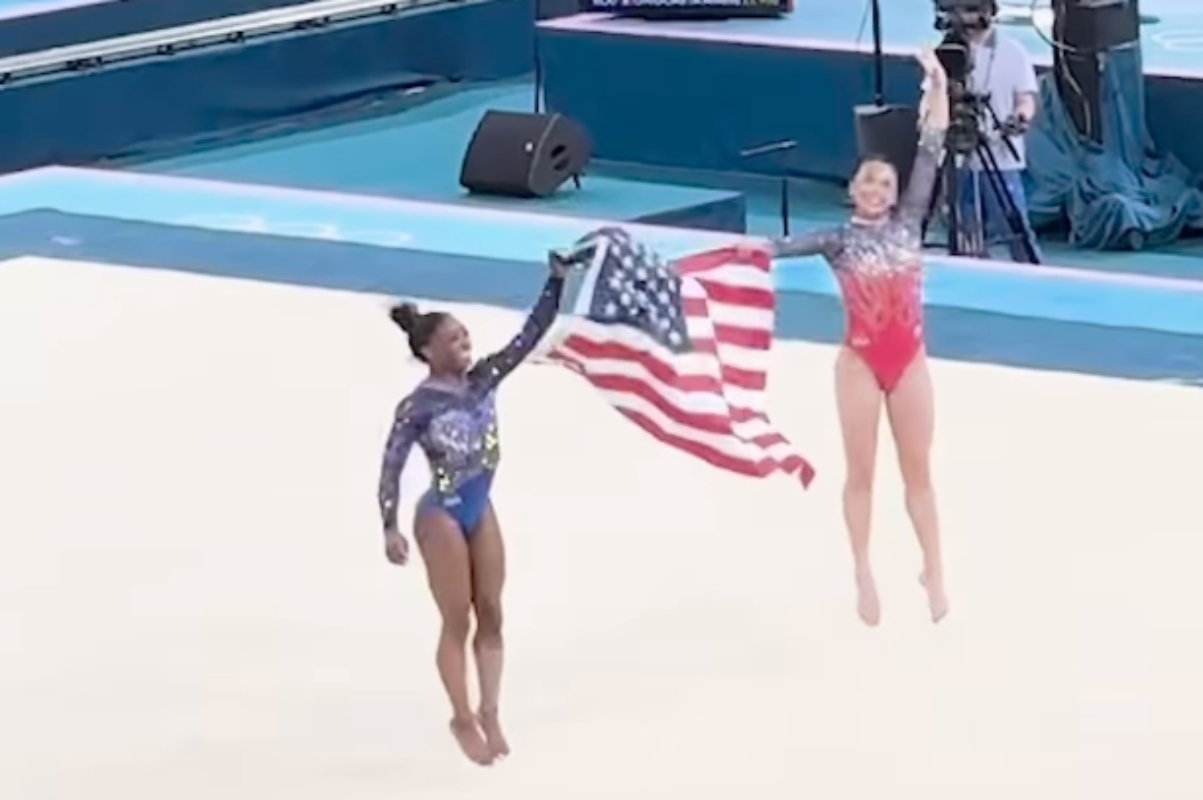 simone-biles-and-suni-lee-sport-sparkling-leotards-covered-in-15k-swarovski-crystals-for-olympic-finals