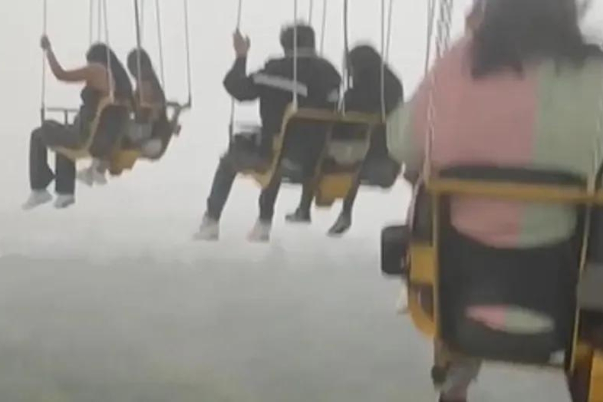 six-flags-riders-trapped-nearly-250-feet-in-air-during-intense-storm-in-horrifying-video