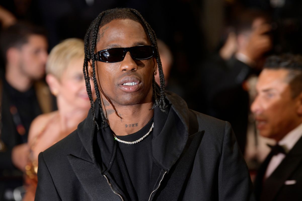 travis-scott-arrested-after-fighting-bodyguard-thrown-into-cop-car-in-wild-video