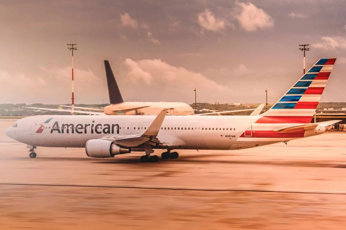 woman-allegedly-assaulted-midflight-by-stranger-on-american-airlines-flight